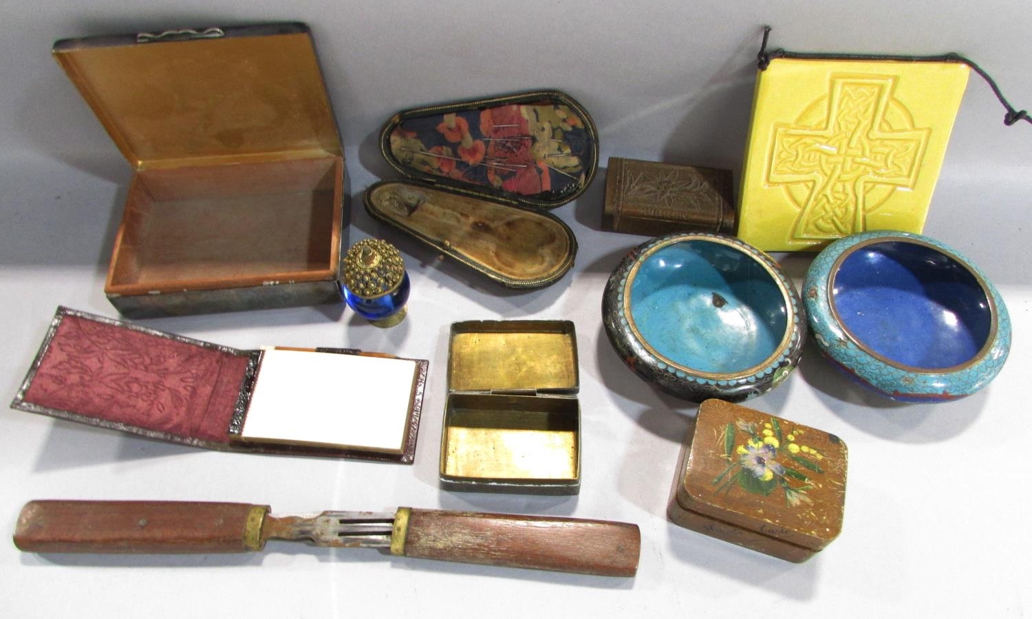 A collection of small miscellaneous boxes, two cloisonné bowls, a photo frame, spectacle case, - Image 2 of 3