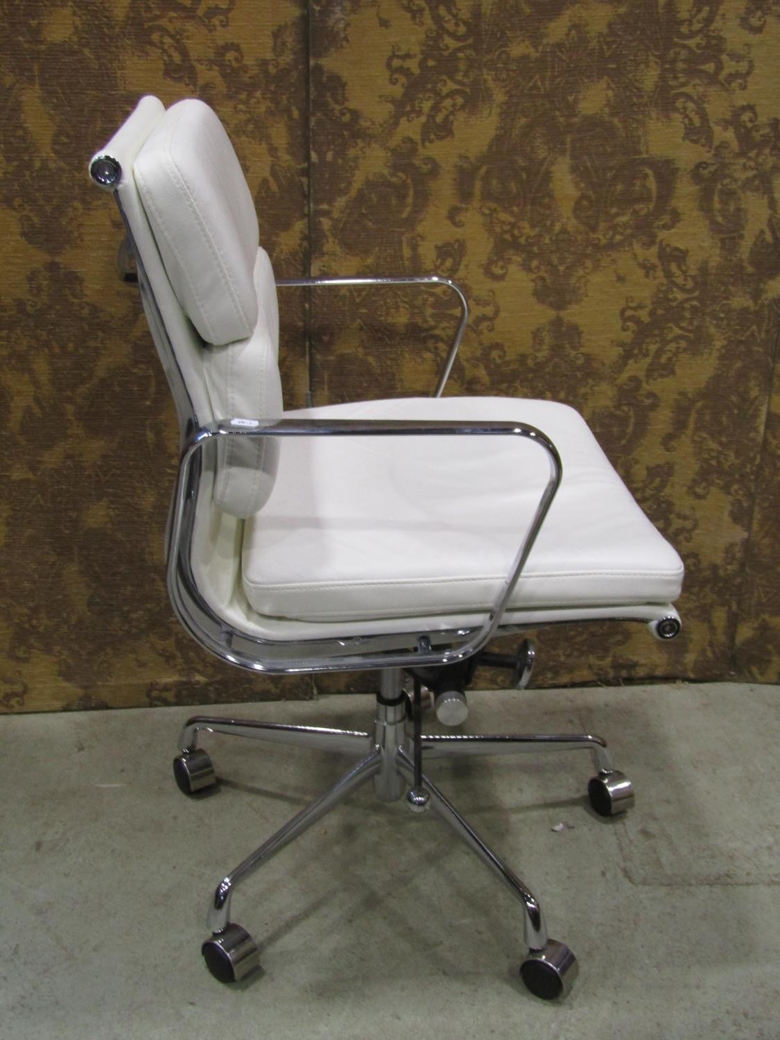 A contemporary chrome framed office chair with swivel base, upholstered in a faux white leather - Image 2 of 5