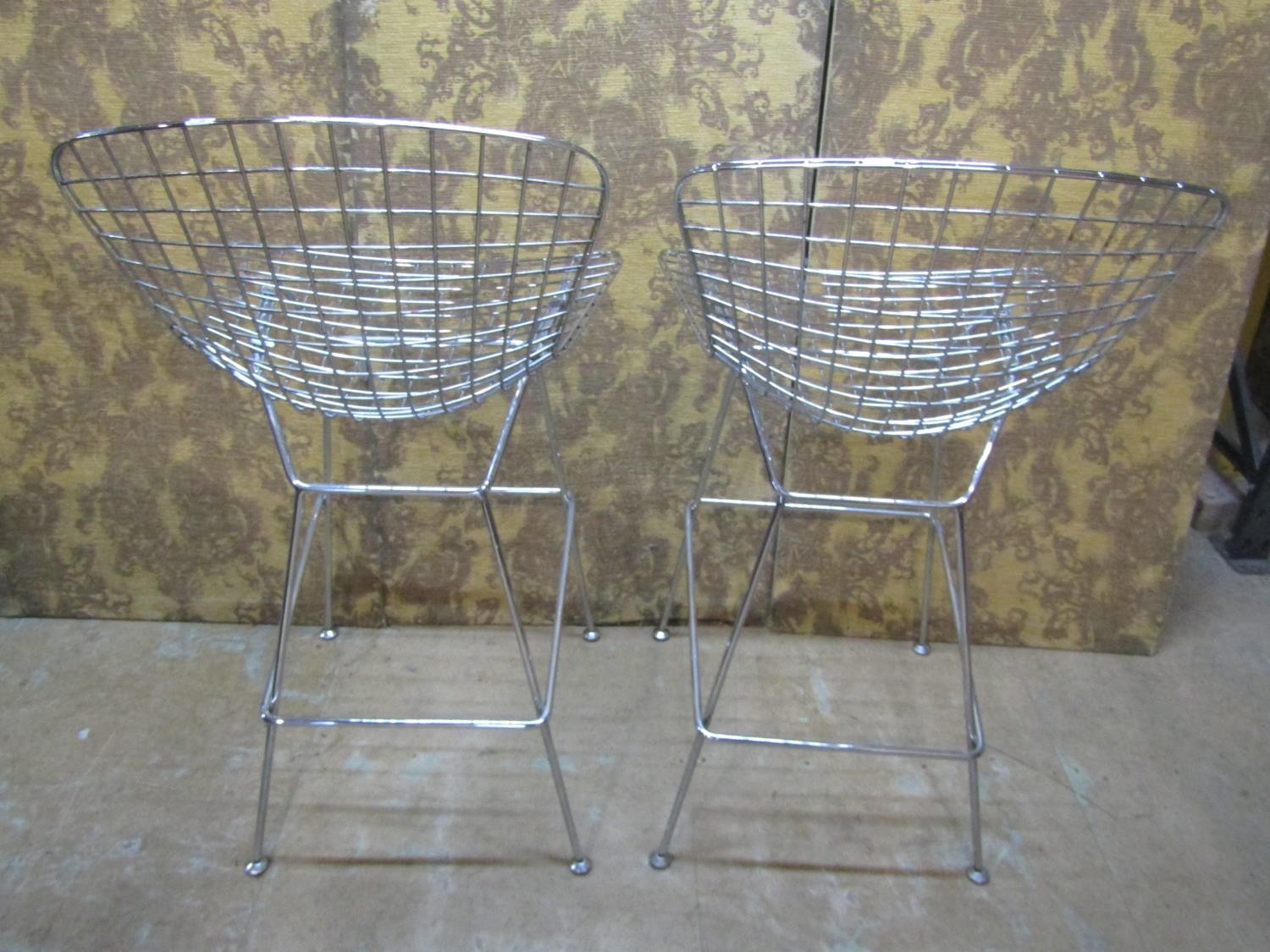 A pair of contemporary chrome Burtola style wire highchairs on splay supports - Image 3 of 4