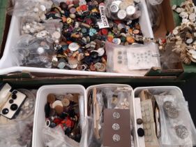 Large boxful of mixed vintage buttons mainly assorted Mother of Pearl buttons, others in glass,