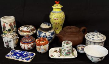 A mixed collection of Chinese and Japanese porcelain to include a lidded blue and white ginger