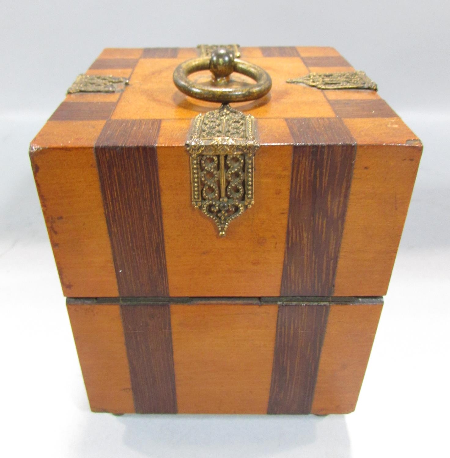 A 19th century continental scent bottle box with a ring handle opening to reveal four opaque scent - Image 3 of 7