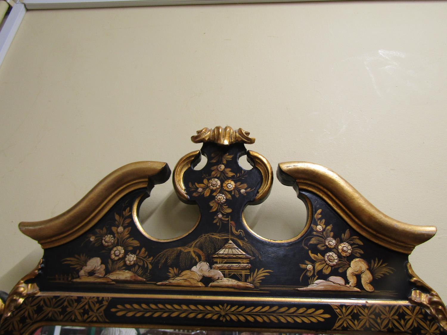 An 18th century style wall mirror with chinoiserie detail frame in black and gilt, set beneath a - Image 5 of 5
