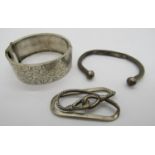 Small group of silver comprising a Hermes rope design money clip, a hinged bangle with engraved