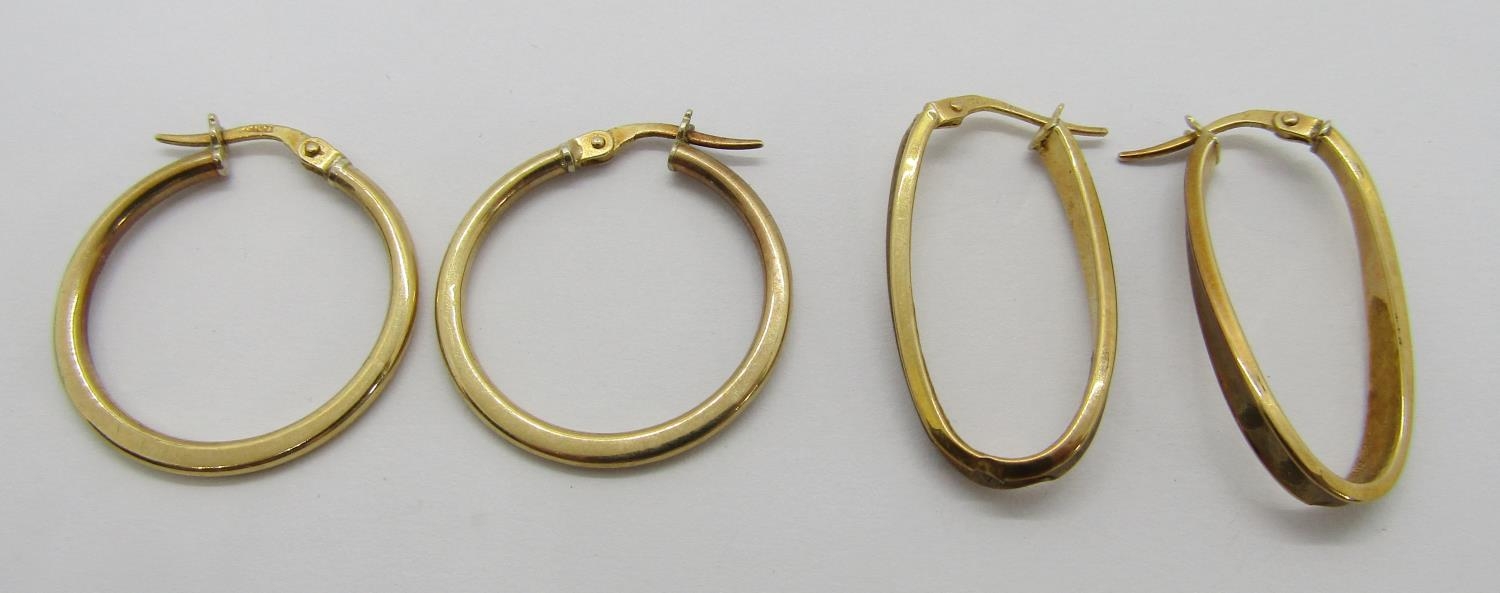 Two pairs of Italian 9ct hoop earrings, 2.5g total and a further boxed pair of Bristol Blue Glass - Image 2 of 3