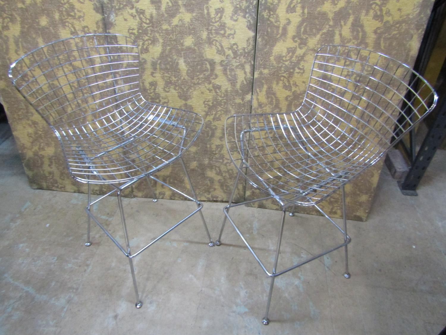 A pair of contemporary chrome Burtola style wire highchairs on splay supports - Image 4 of 4