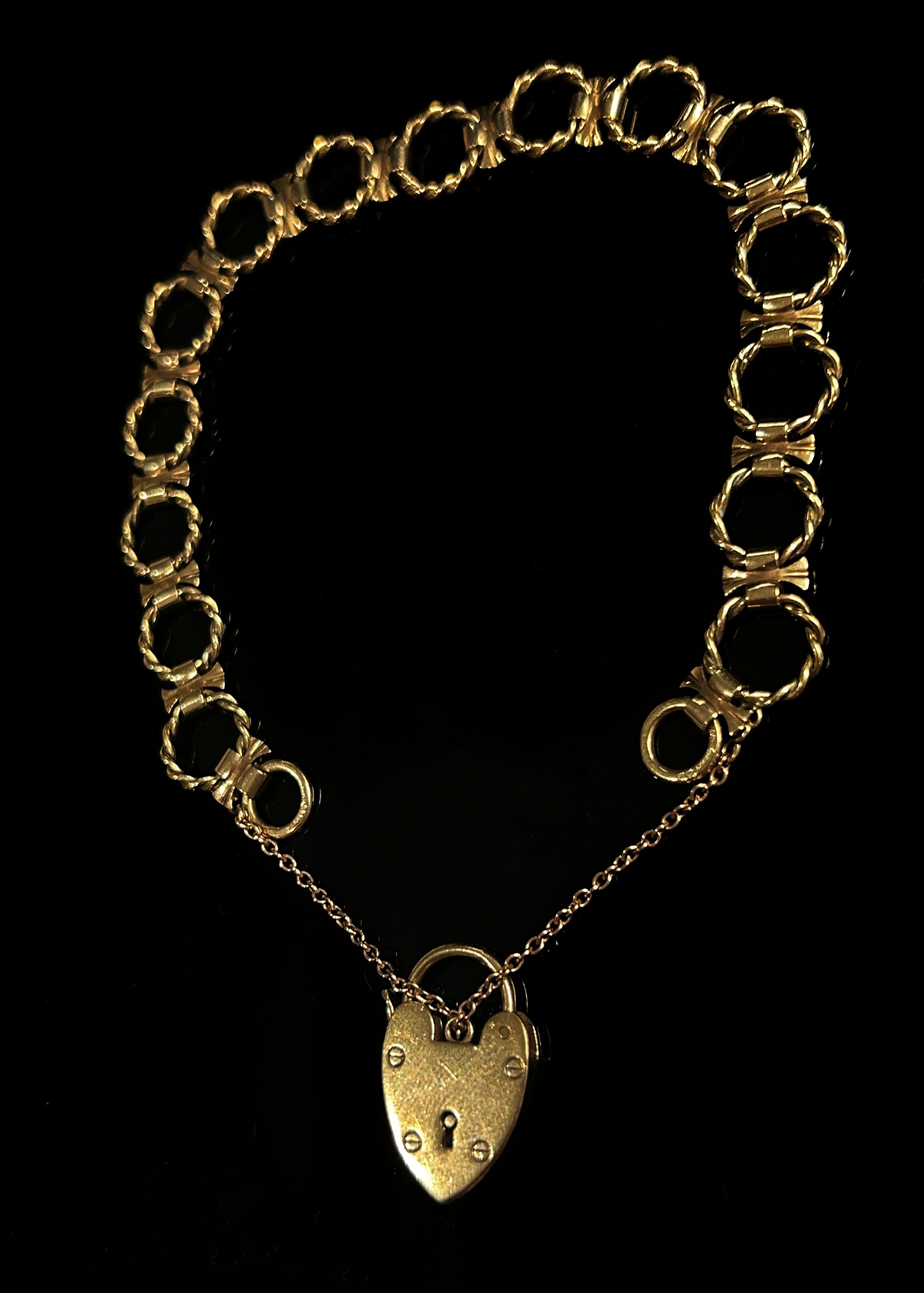 Vintage 9ct fancy link bracelet with heart padlock clasp, 10.8g - Image 3 of 4