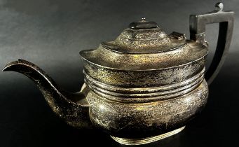 An Edwardian silver teapot, Sheffield 1910, maker Fordham & Faulkner, 20 ozs approximately