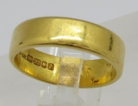 22ct wedding ring, stamped 'Lucky' to interior, size H/I, 4.1g