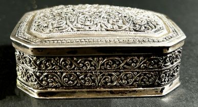 A Persian silver trinket box with all over intricate incised floral decoration, 2.7 ozs