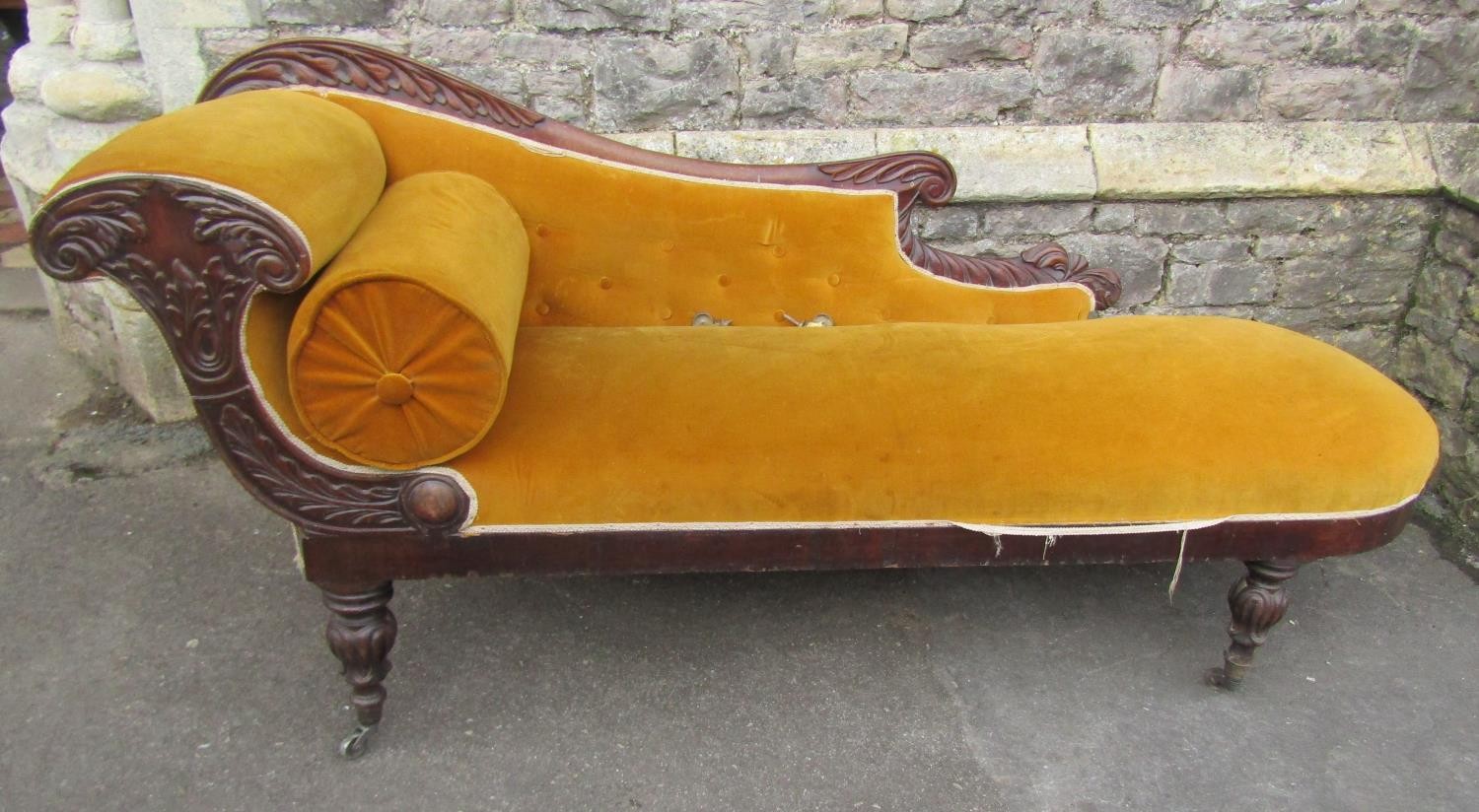 A William IV chaise lounge with showwood frame (af)
