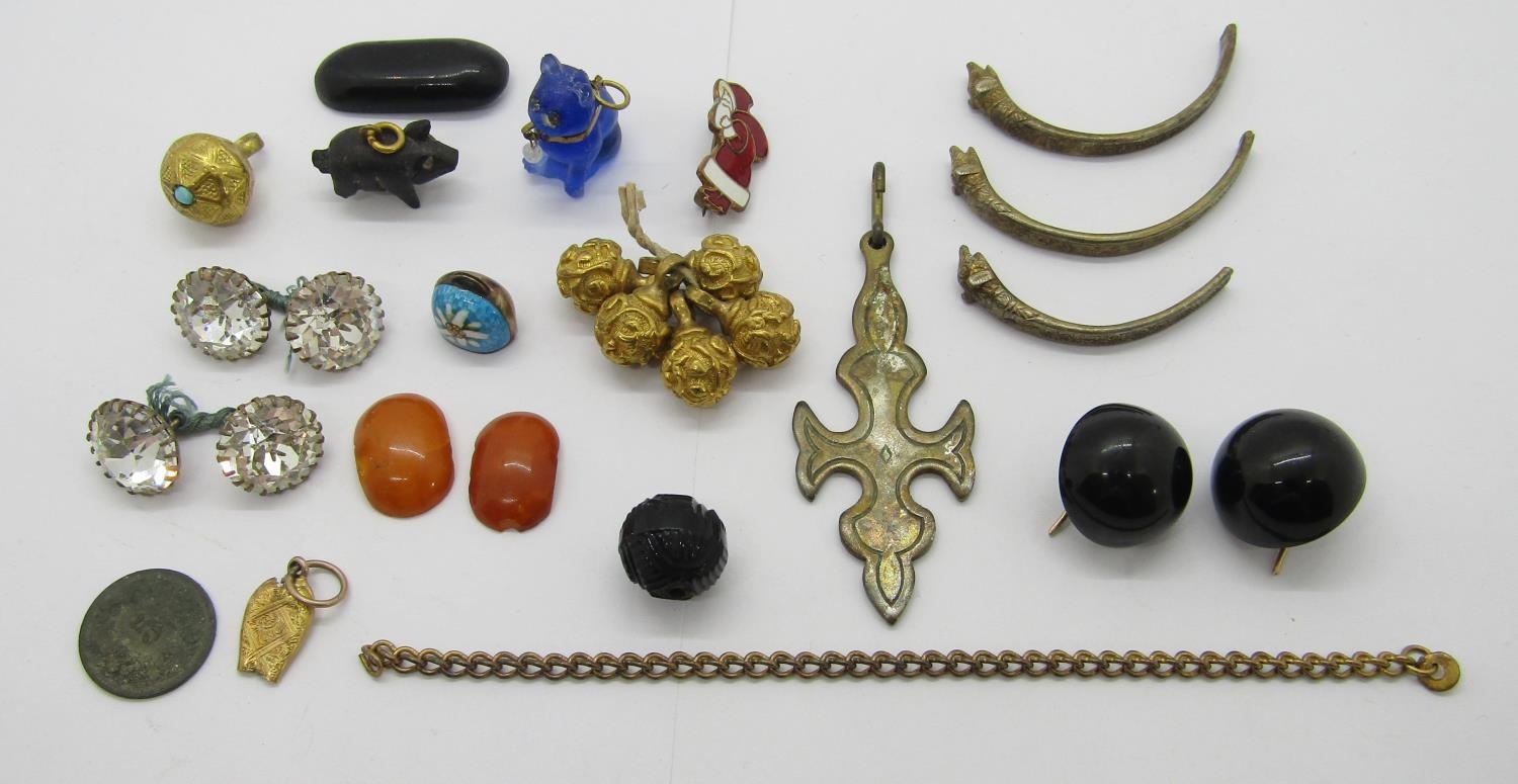 Group of antique and later costume jewellery to include a pair of cabochon Whitby jet earrings