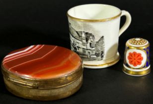 A small mixed lot to include horn snuff box, agate box, silver cigarette case, Royal Worcester