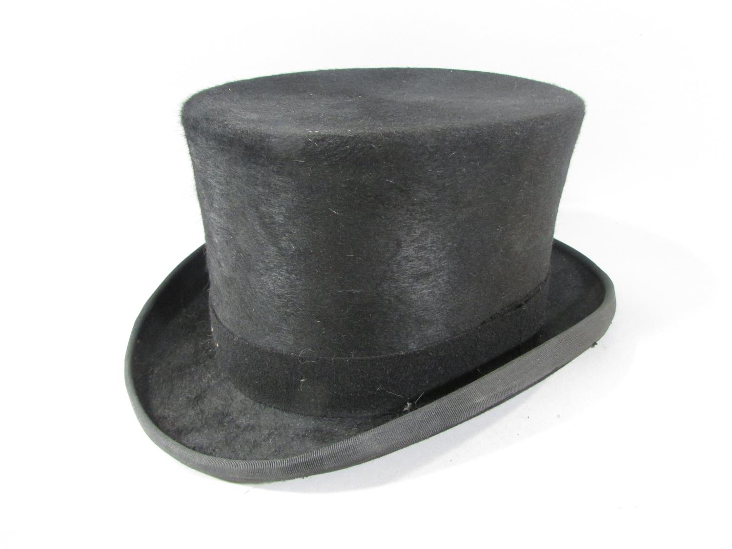 A vintage leather top hat box containing a modern 100% fine fur felt hat size UK 7 1/8 US 7 1/4 - Image 2 of 5