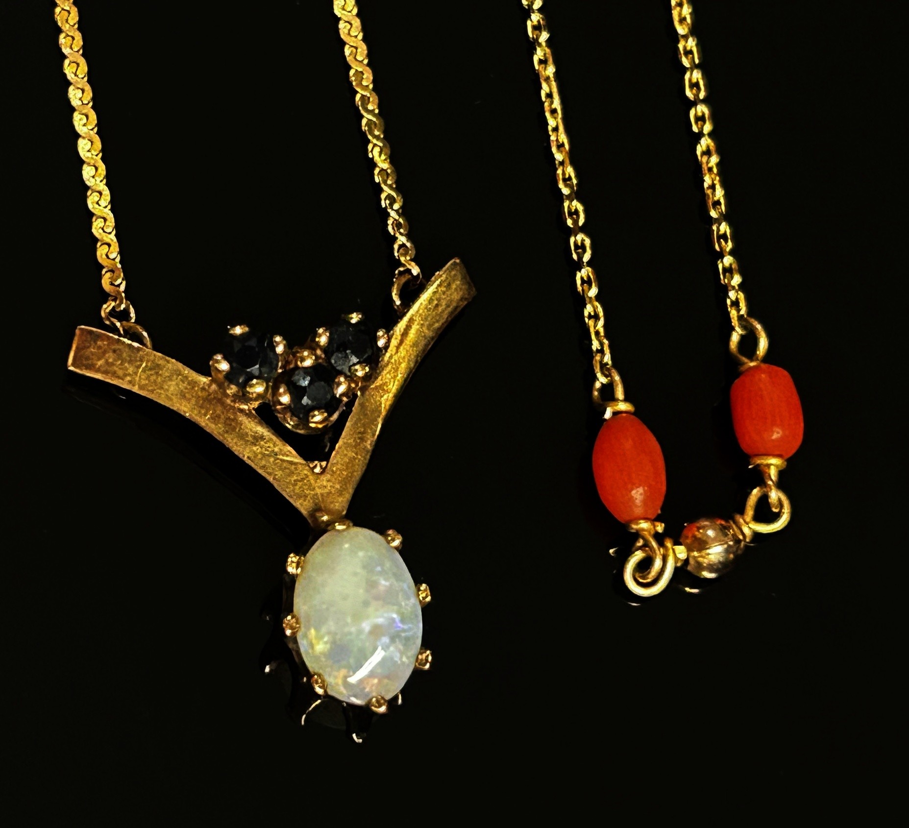 Two vintage 9ct gem set necklaces; an opal and sapphire example and an example interspersed with - Image 2 of 3