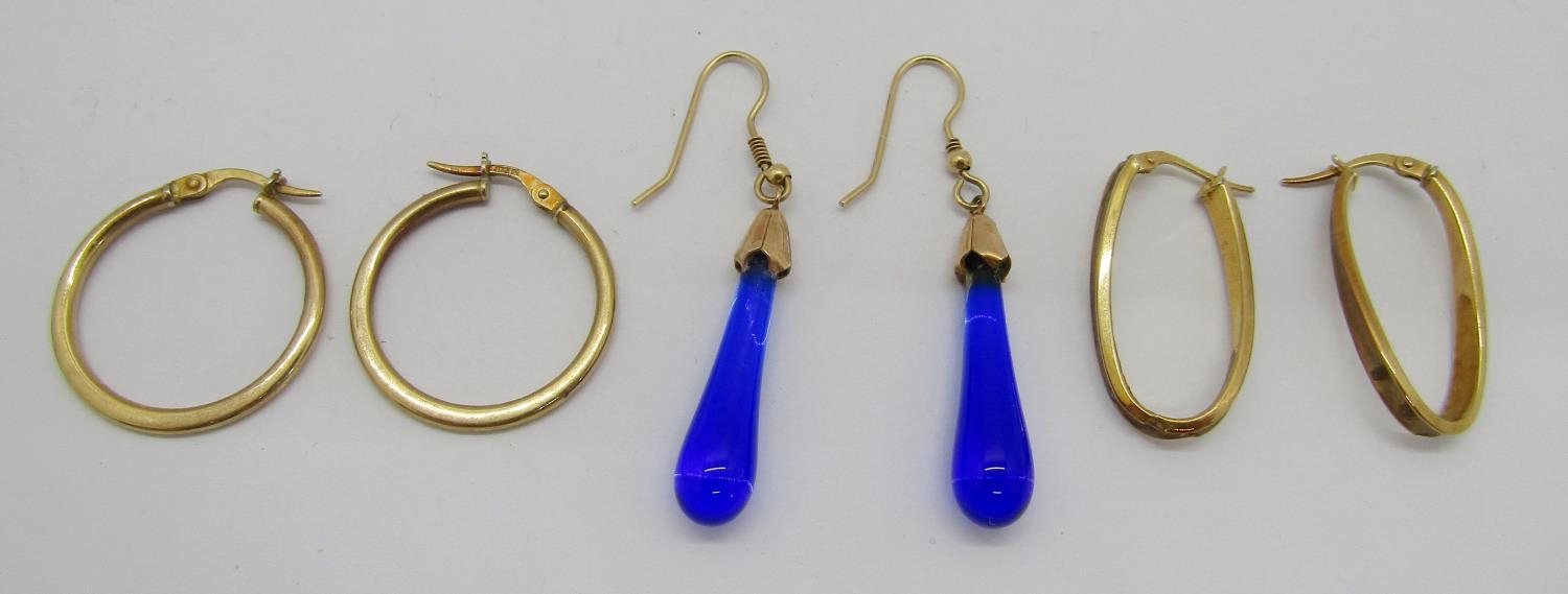 Two pairs of Italian 9ct hoop earrings, 2.5g total and a further boxed pair of Bristol Blue Glass - Image 3 of 3