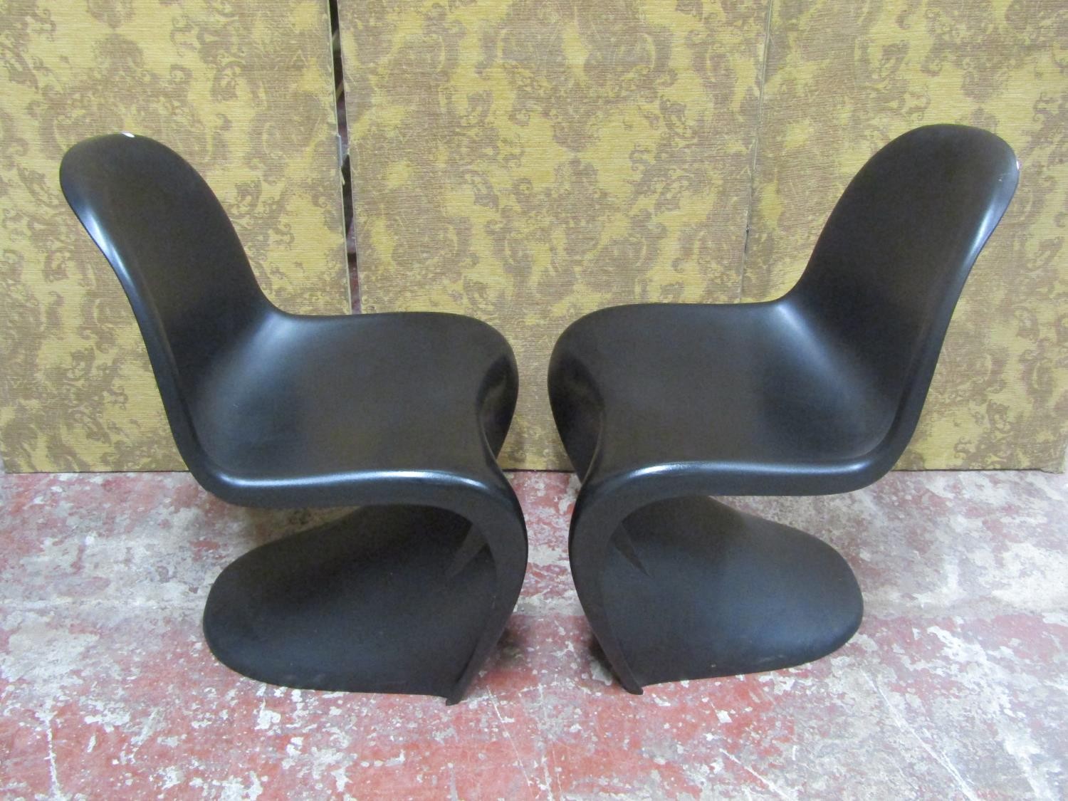 A pair of contemporary moulded plastic cantilever chairs in a black colourway in stacking format - Image 4 of 6