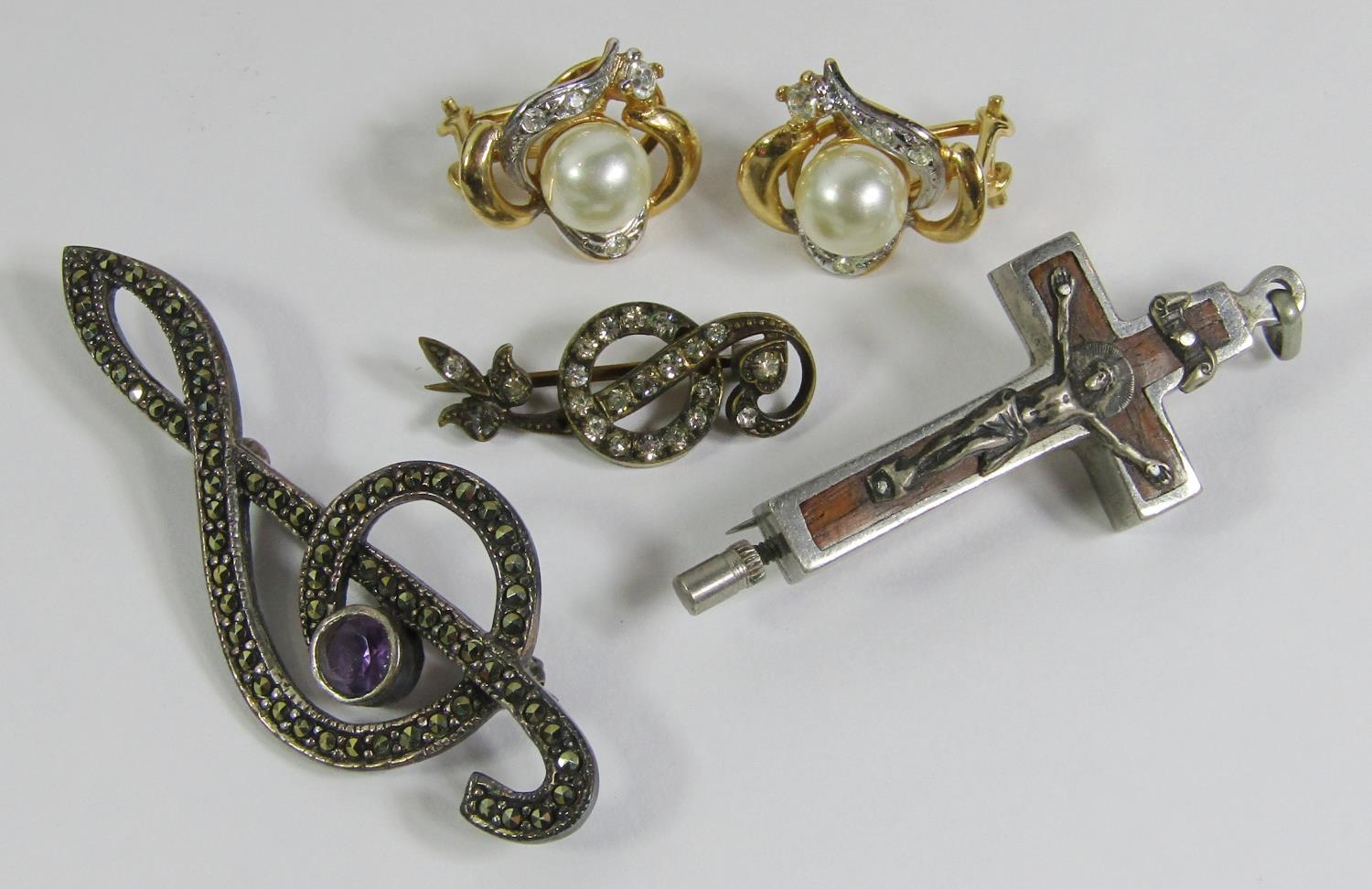 Mixed collection of costume jewellery to include a large Swarovski piano brooch and a pair of - Image 2 of 5