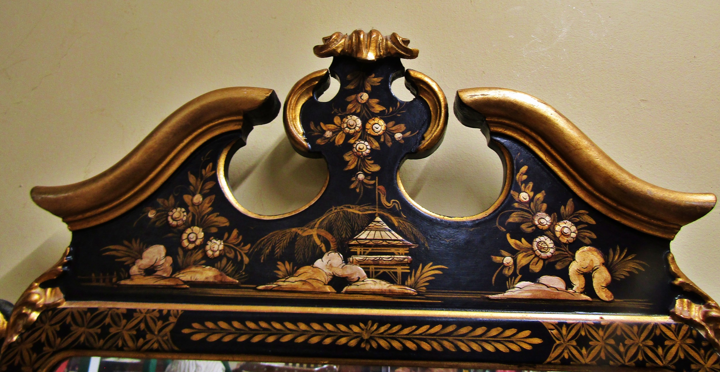 An 18th century style wall mirror with chinoiserie detail frame in black and gilt, set beneath a - Image 4 of 5
