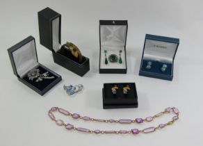 Collection of vintage costume jewellery to include a blue enamelled silver brooch, an en tremblant