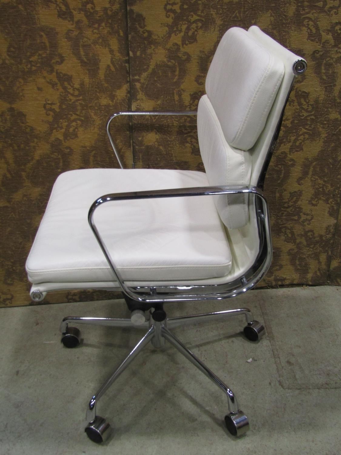 A contemporary chrome framed office chair with swivel base, upholstered in a faux white leather - Image 4 of 5