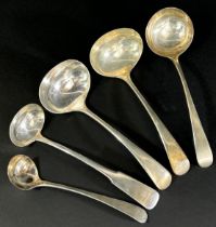Five mixed silver sauce ladles, 8.5 ozs approximately