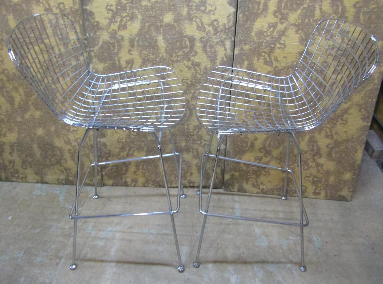 A pair of contemporary chrome Burtola style wire highchairs on splay supports - Image 2 of 4
