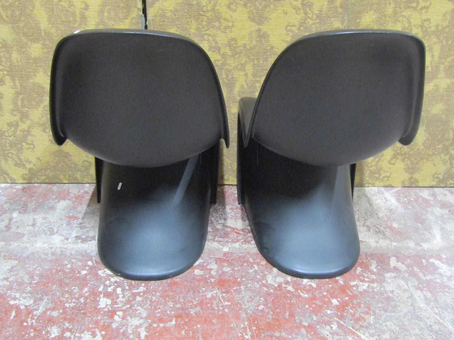 A pair of contemporary moulded plastic cantilever chairs in a black colourway in stacking format - Image 5 of 6