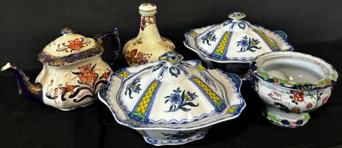 A Chinese porcelain bowl and blue and white plate and other miscellaneous ceramics