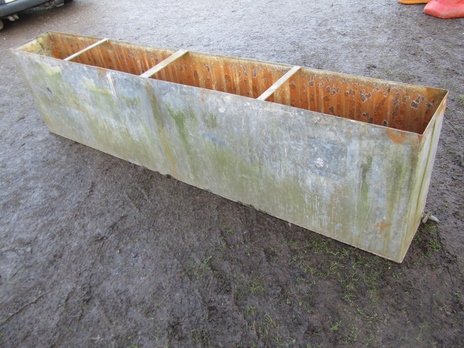 An unusual heavy gauge narrow rectangular water tank/trough with three rung divisions and tap to one - Image 4 of 6