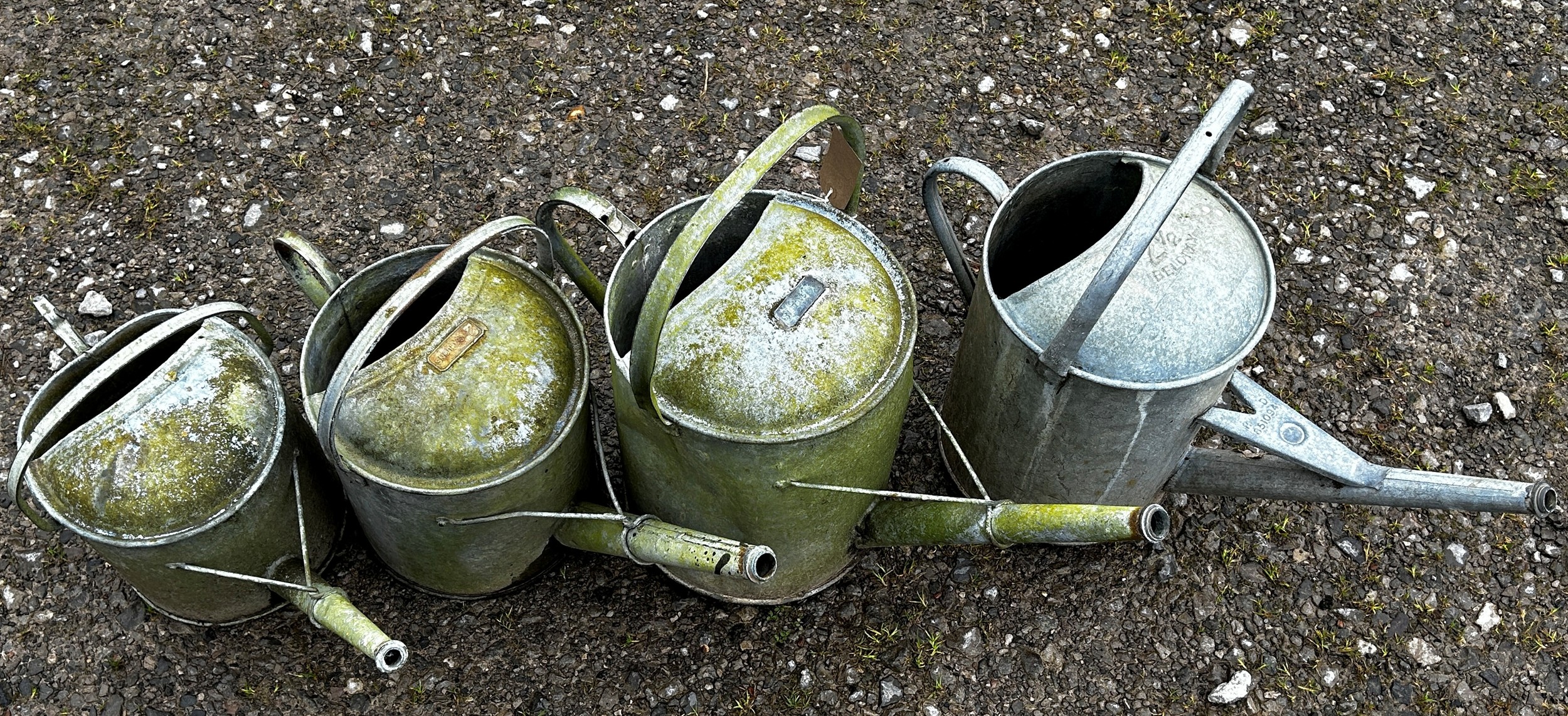 Four varying vintage galvanised watering cans (4) - Image 3 of 5