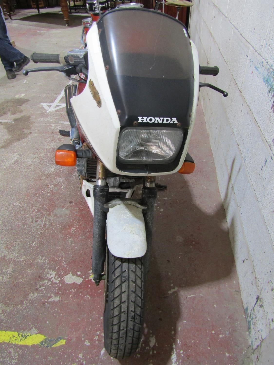 A Honda VF750 V-Twin motorcycle, registration number A25 TWA (no V5C logbook present) Sold without - Image 7 of 10