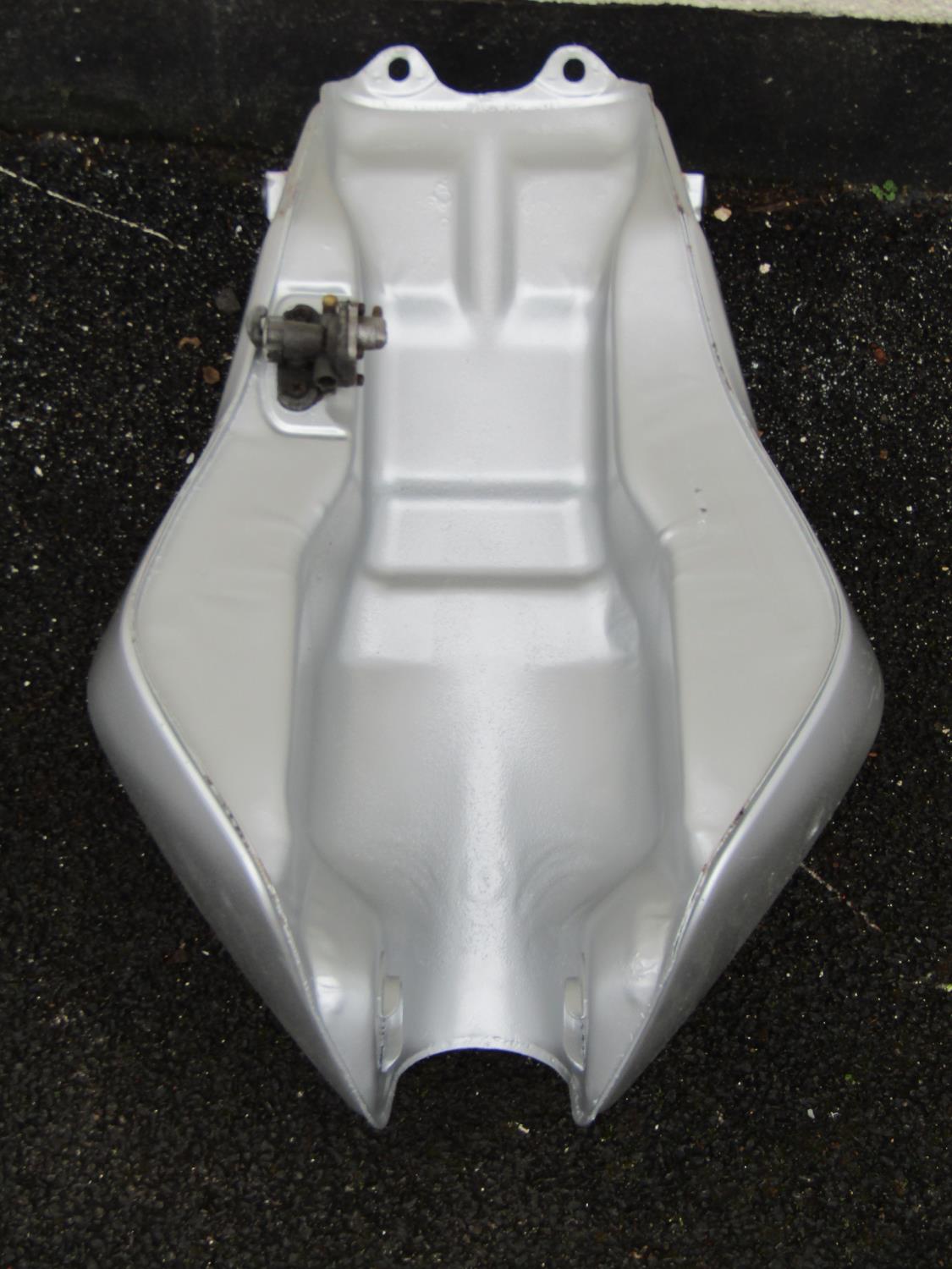 Suzuki fuel tank (appears as new/unused) - Image 3 of 3