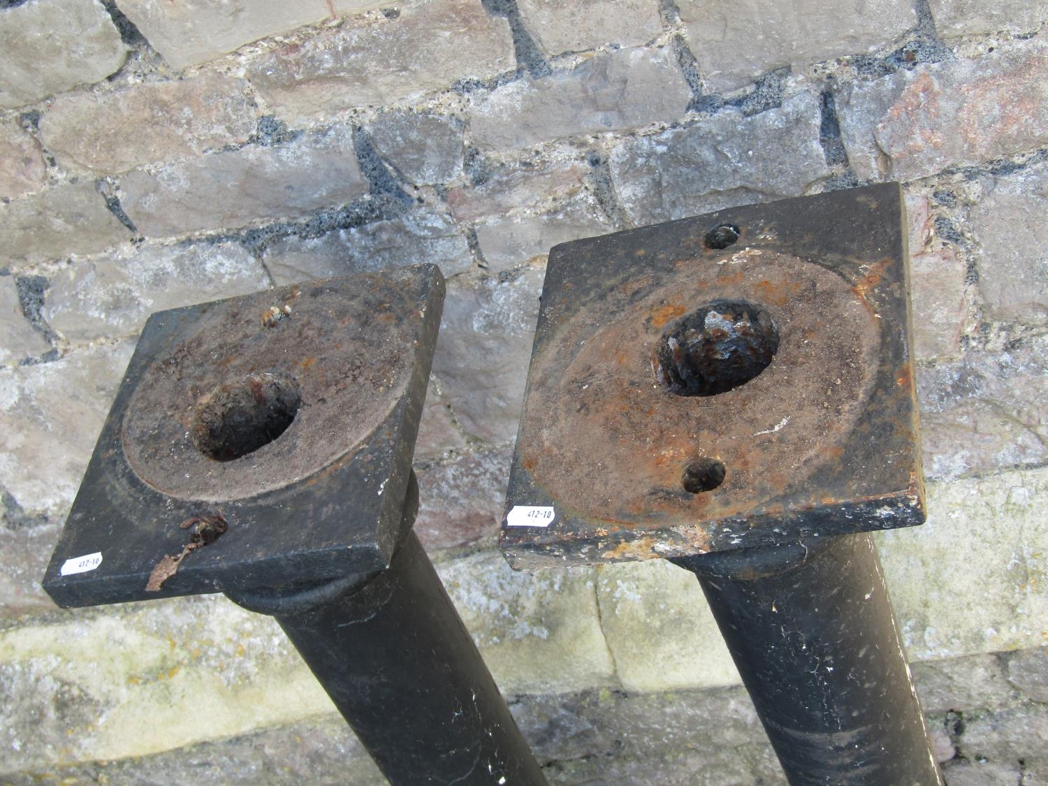 Pair of Victorian cast iron columns with square fixing plates, approx 1m high - Image 3 of 4