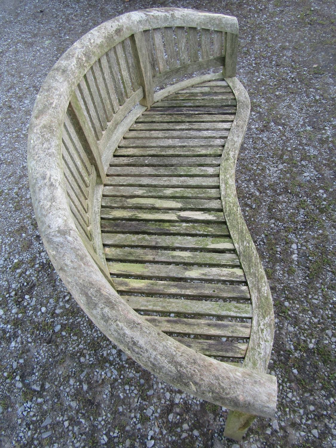 A pair of weathered teak banana shaped garden benches 160 cm wide - Image 3 of 7