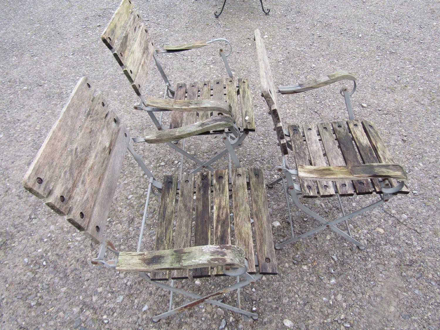A set of three folding steel framed garden open armchairs with weathered timbered slats, 63 cm - Image 3 of 5