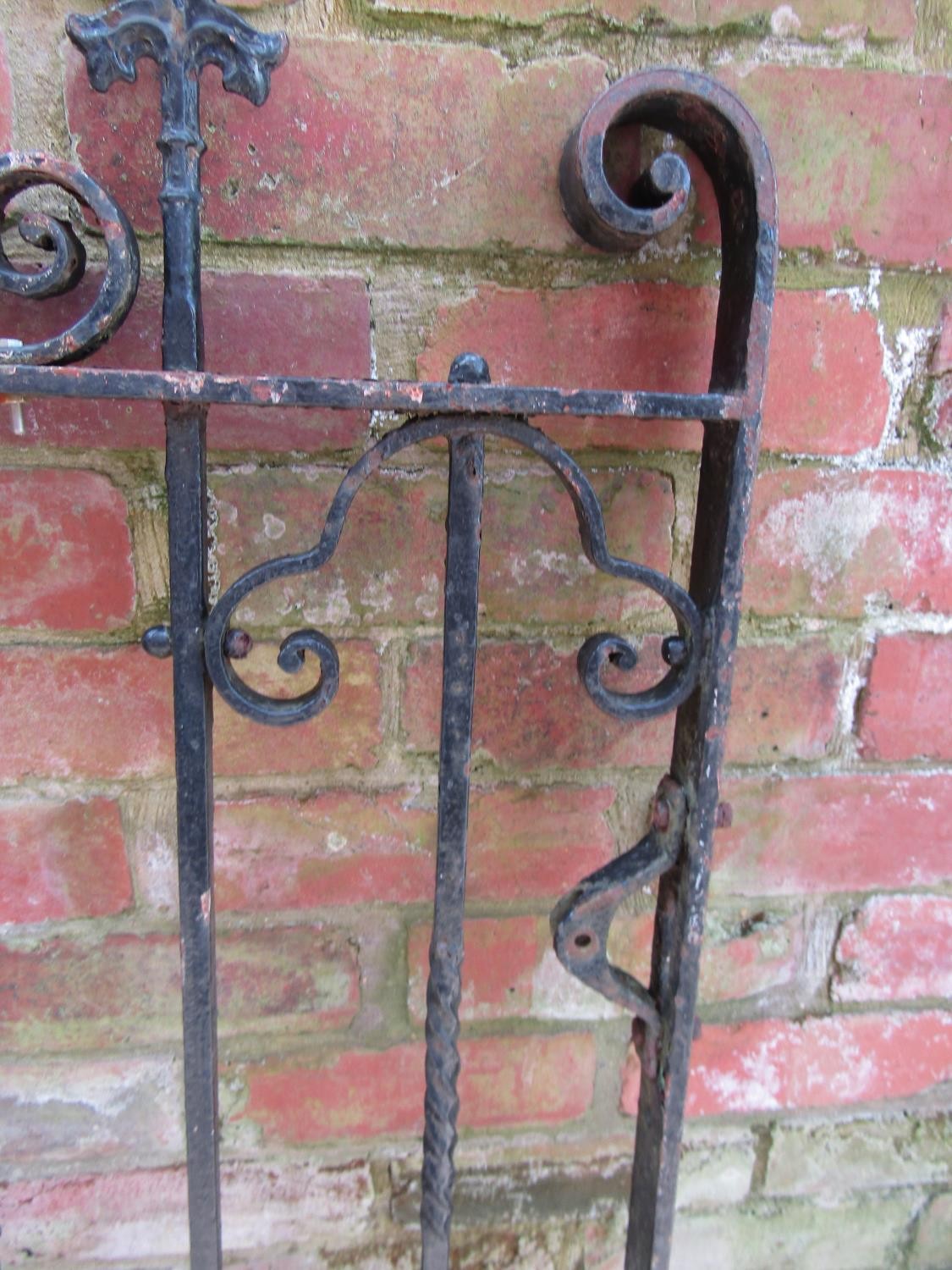 A heavy gauge iron gate with decorative open scroll work detail and spearhead finials, 121cm high - Image 3 of 4