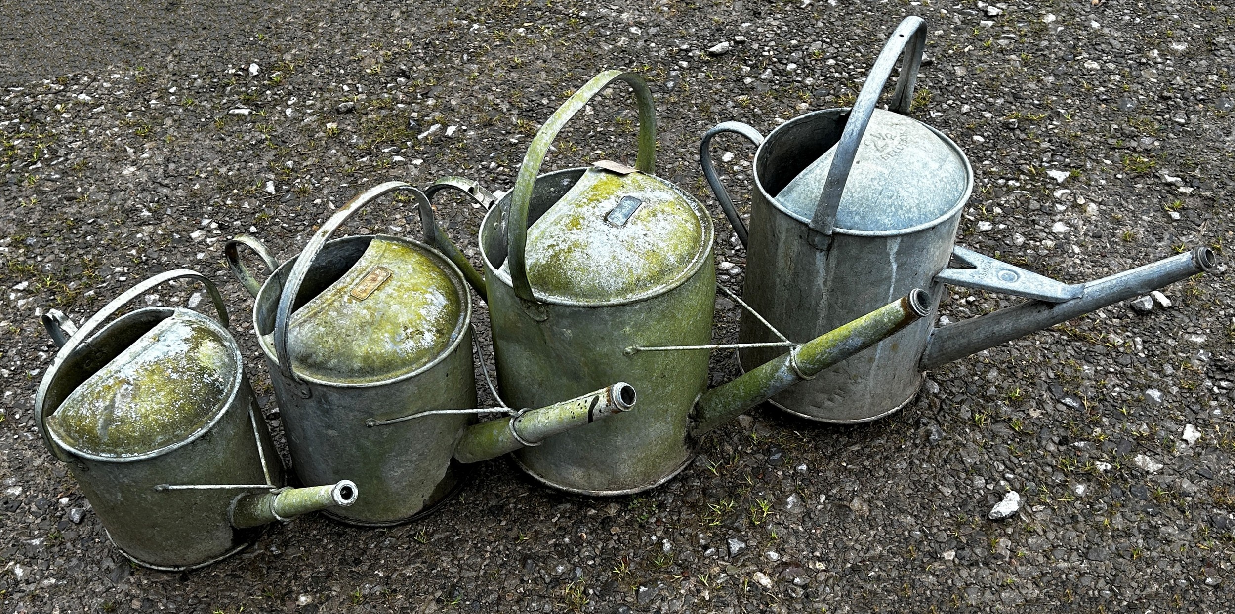 Four varying vintage galvanised watering cans (4) - Image 2 of 5