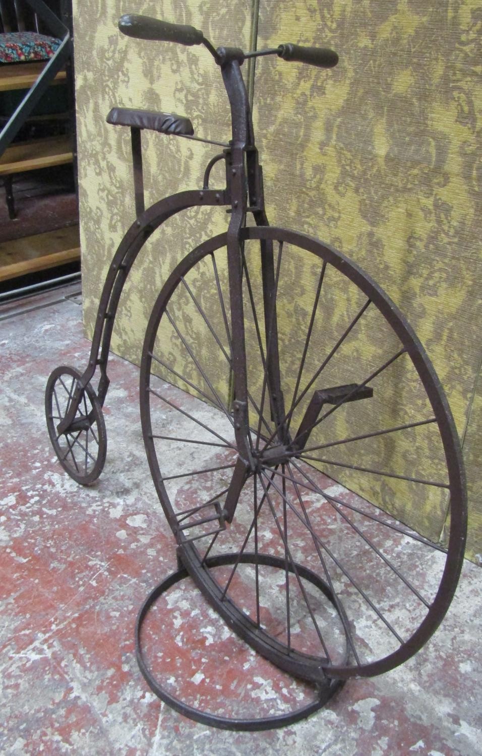 A decorative model penny farthing bicycle, 105cm high - Image 2 of 6