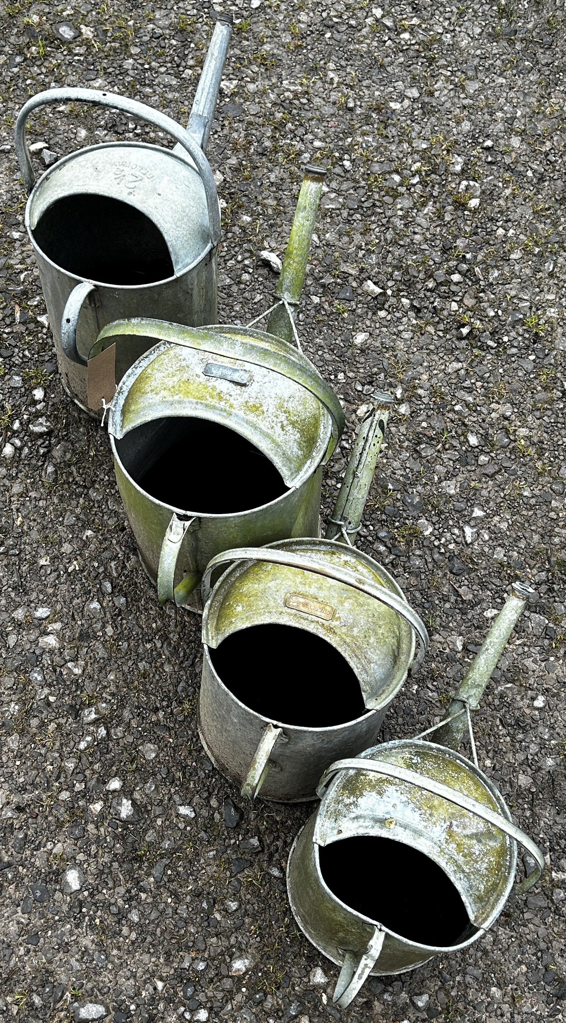 Four varying vintage galvanised watering cans (4) - Image 4 of 5