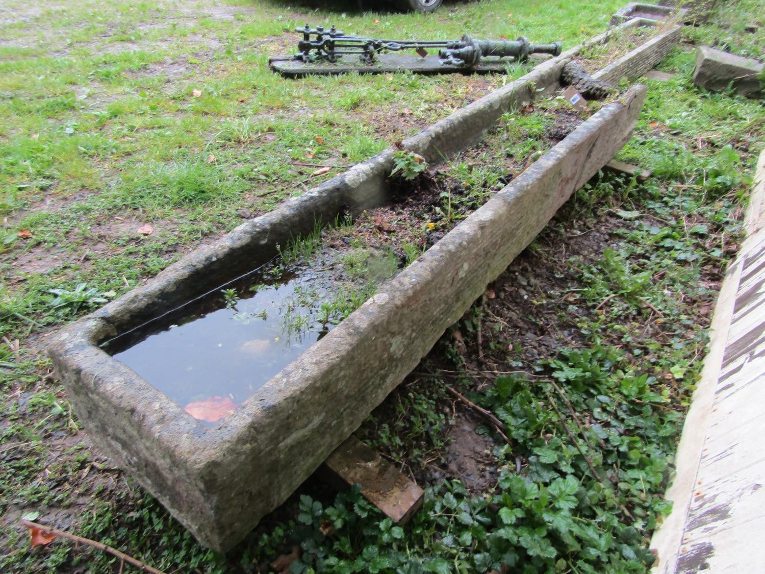 A long and narrow rectangular weathered natural carved stone trough with broken end 25 cm high x 222 - Image 4 of 4