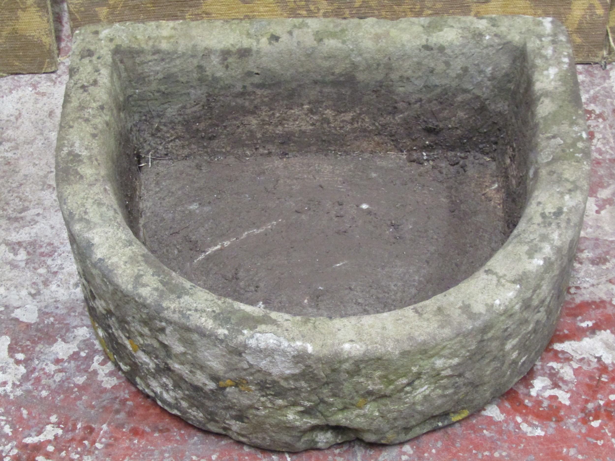 A weathered D shaped natural stone trough with drainage hole - Image 2 of 6