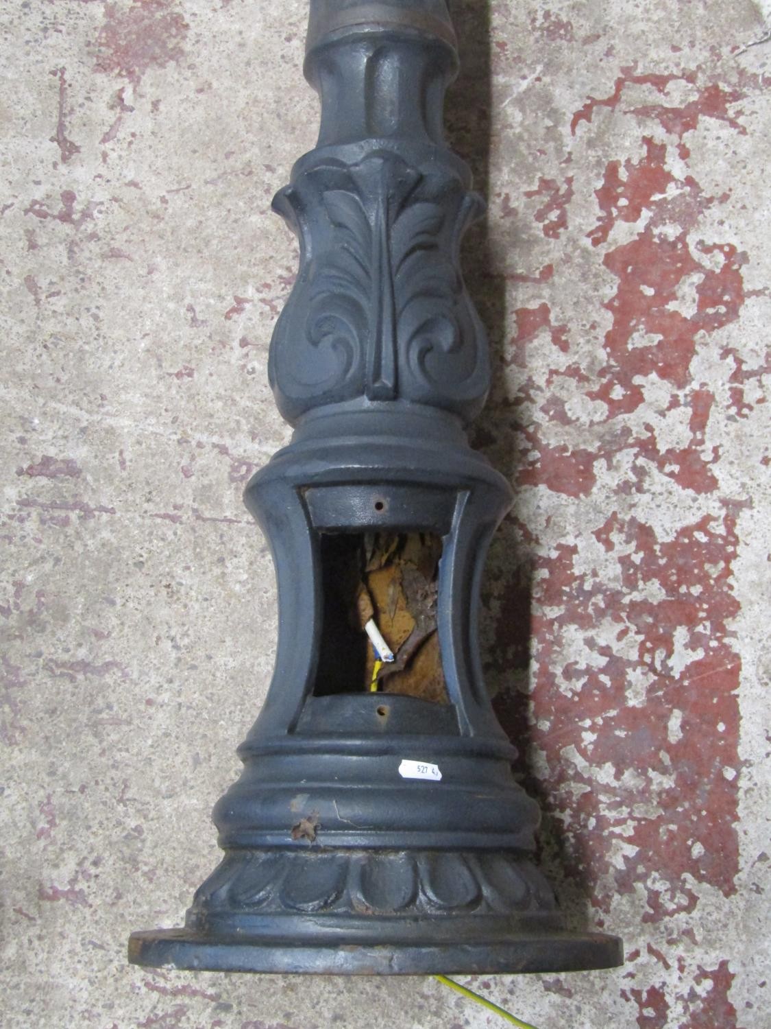 A pair of Victorian style cast iron street lamp posts (lacks hoods) Approx 252cm high - Image 6 of 9