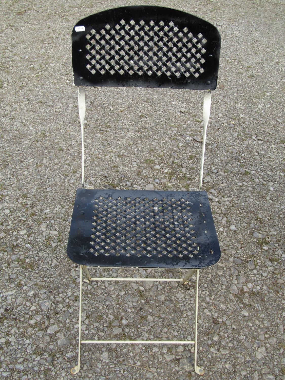A painted folding steel three piece Bistro set with lattice detail, the table 77cm diameter (af) - Image 3 of 8