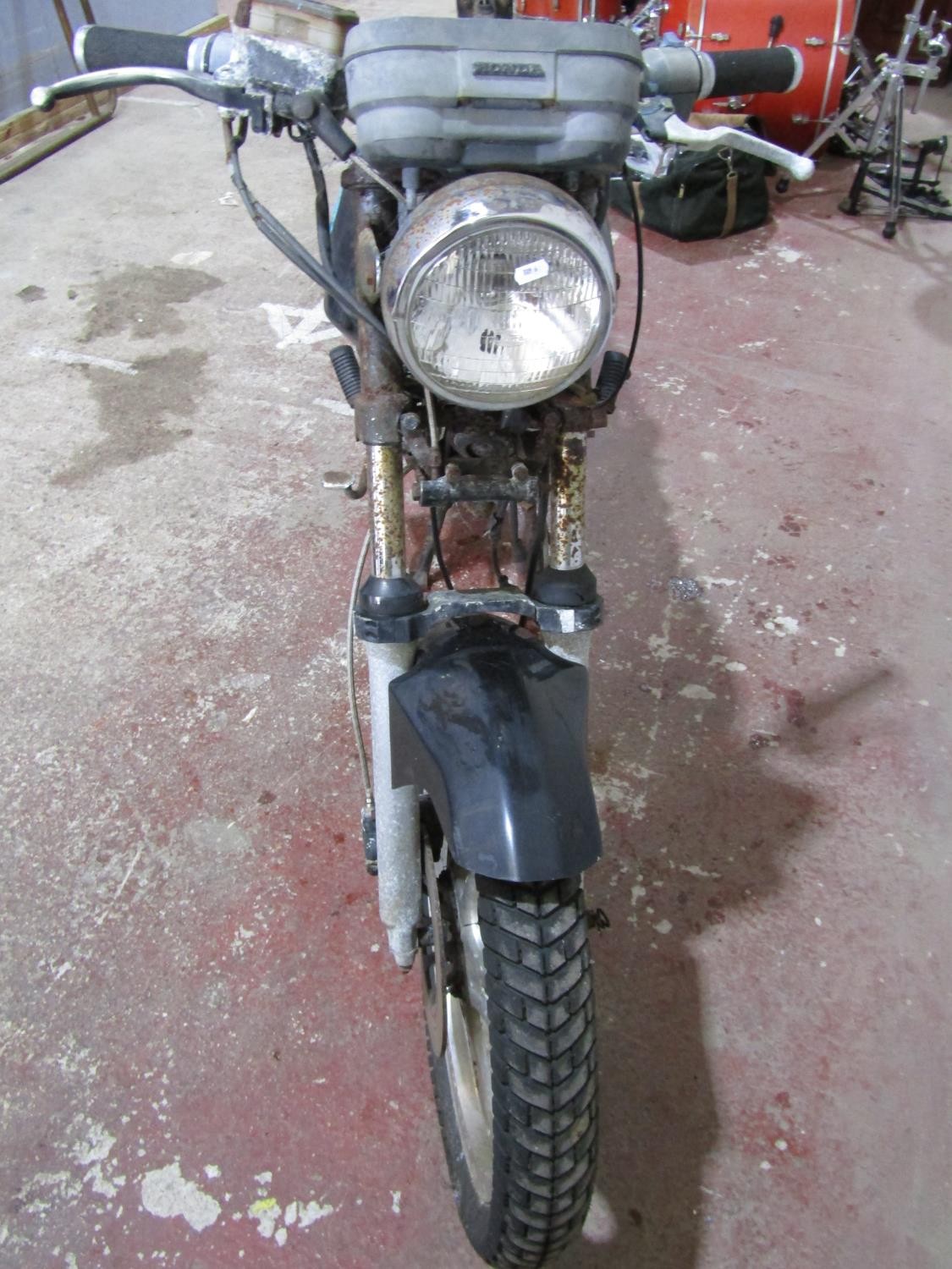 A Honda CB motorcycle, 395 CC, registration number EHU 303W, sold with V5C log book, date of first - Image 8 of 8