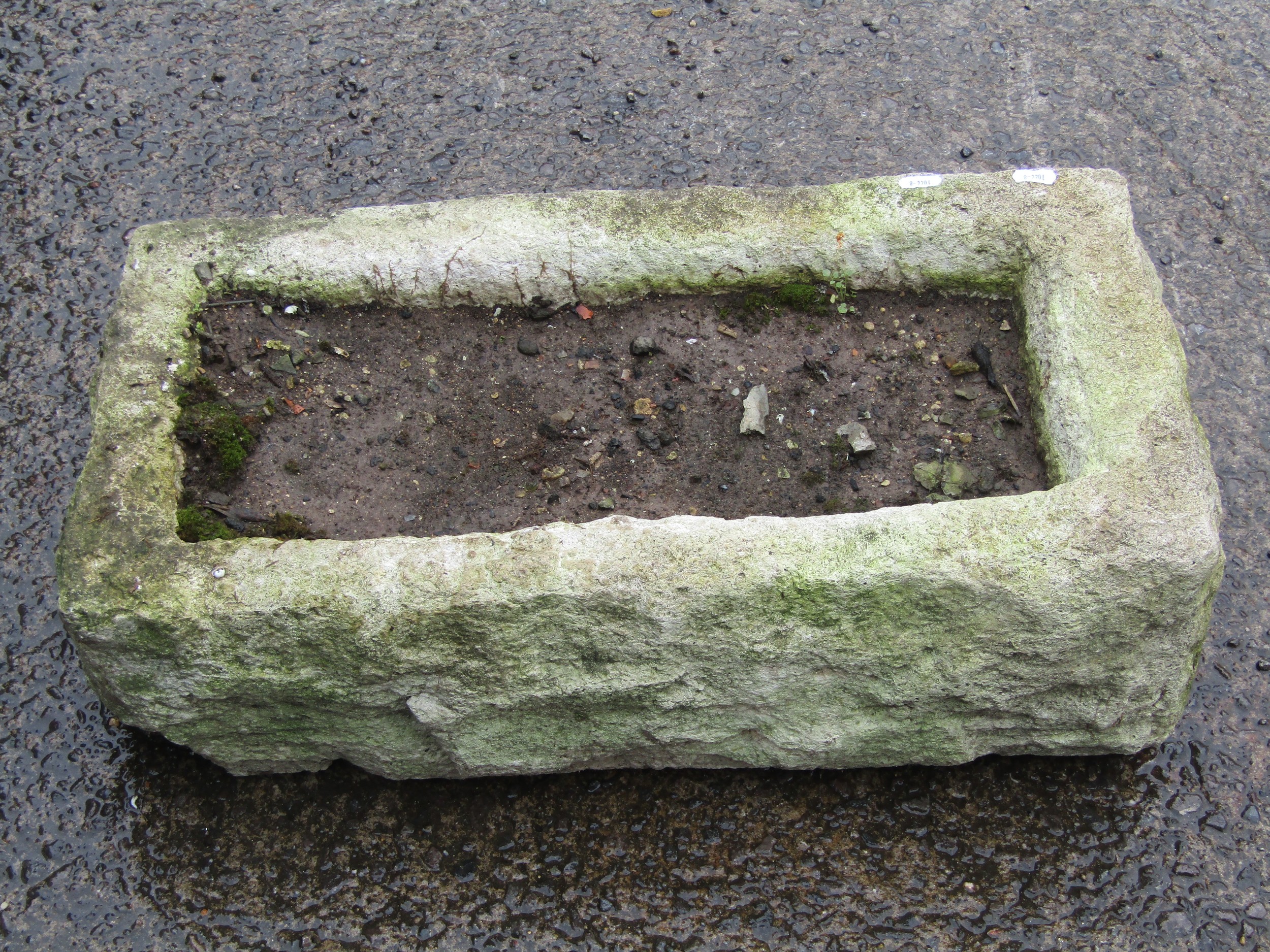 A weathered rough hewn rectangular natural stone trough 20 cm high x 64 cm long x 33 cm wide - Image 3 of 4