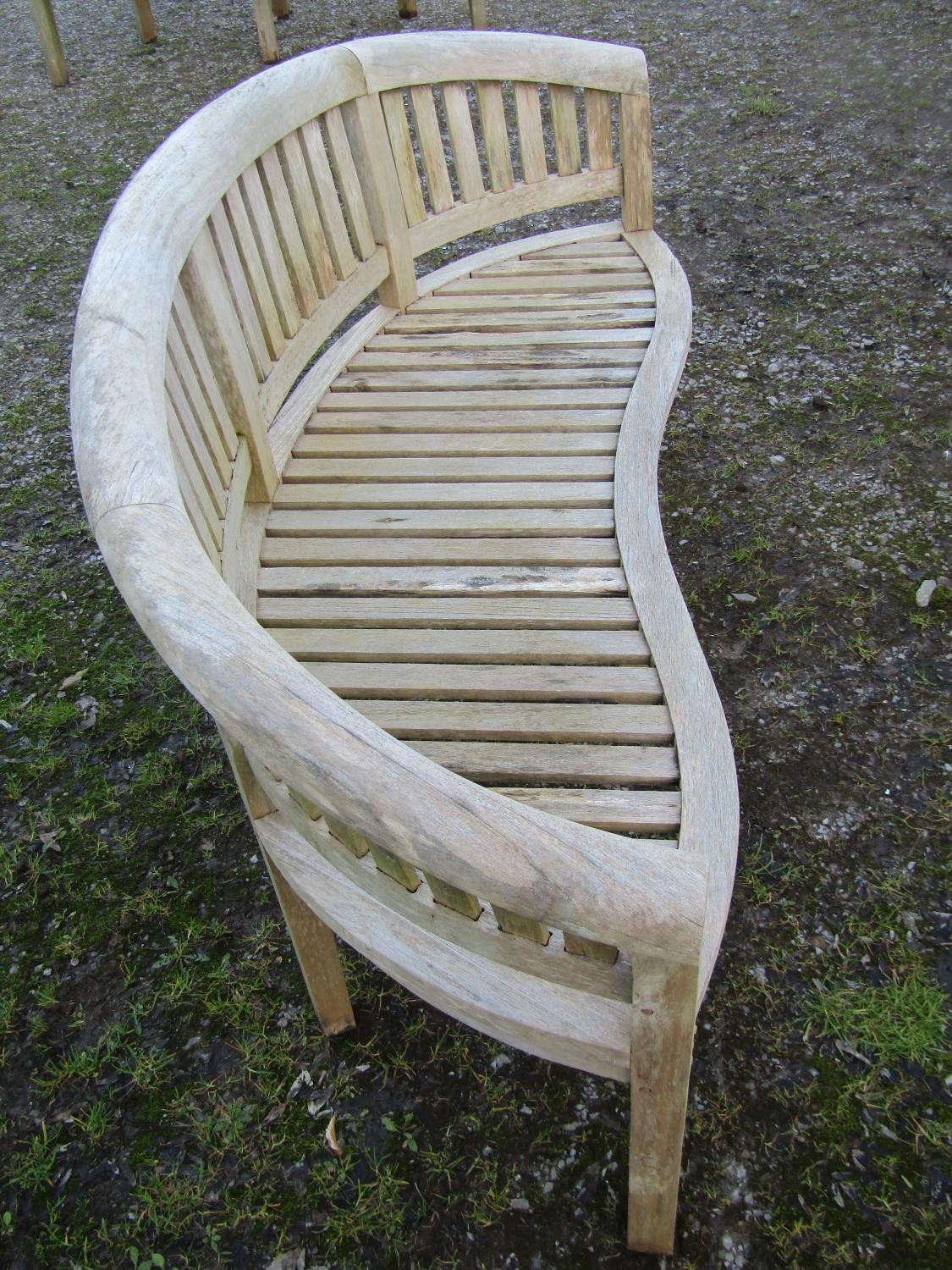 A pair of weathered teak banana shaped garden benches 160 cm wide - Image 6 of 7