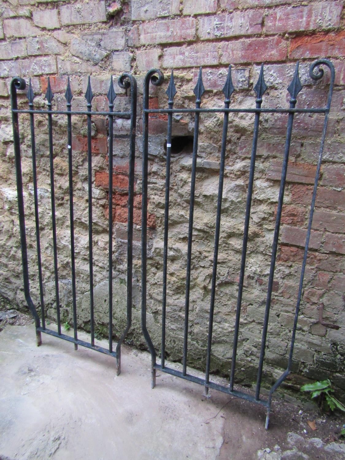 A pair of iron railings with simple open vertical bars with spear head finials 1501 cm high x 70 - Image 3 of 4