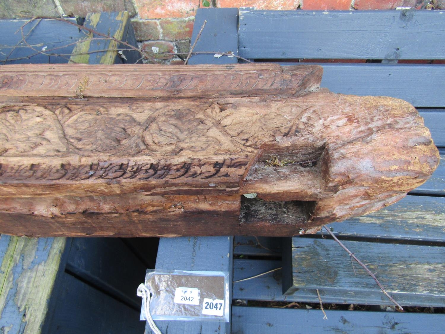 Antique Eastern hardwood beam with carved acanthus leaf and vine frieze, 346cm long x 20cm square - Image 4 of 6
