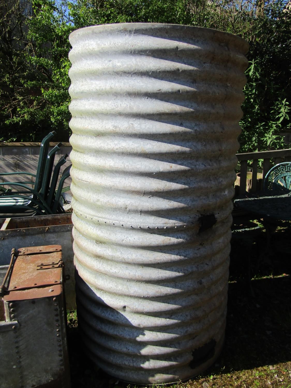 A large corrugated cylindrical tank, 165cm high, 87cm diameter - Image 2 of 3